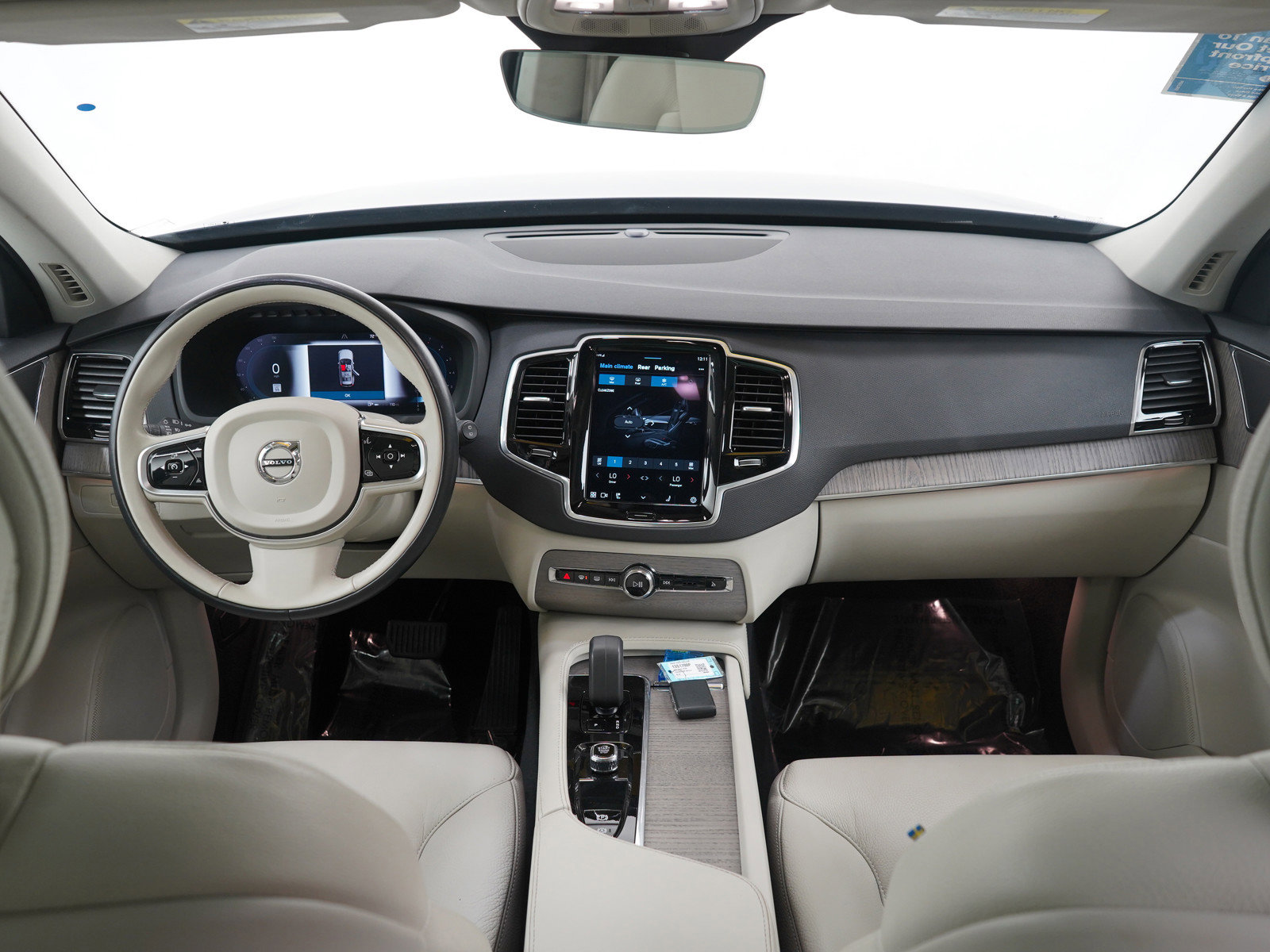 Used 2023 Volvo XC90 B6 Plus image 15