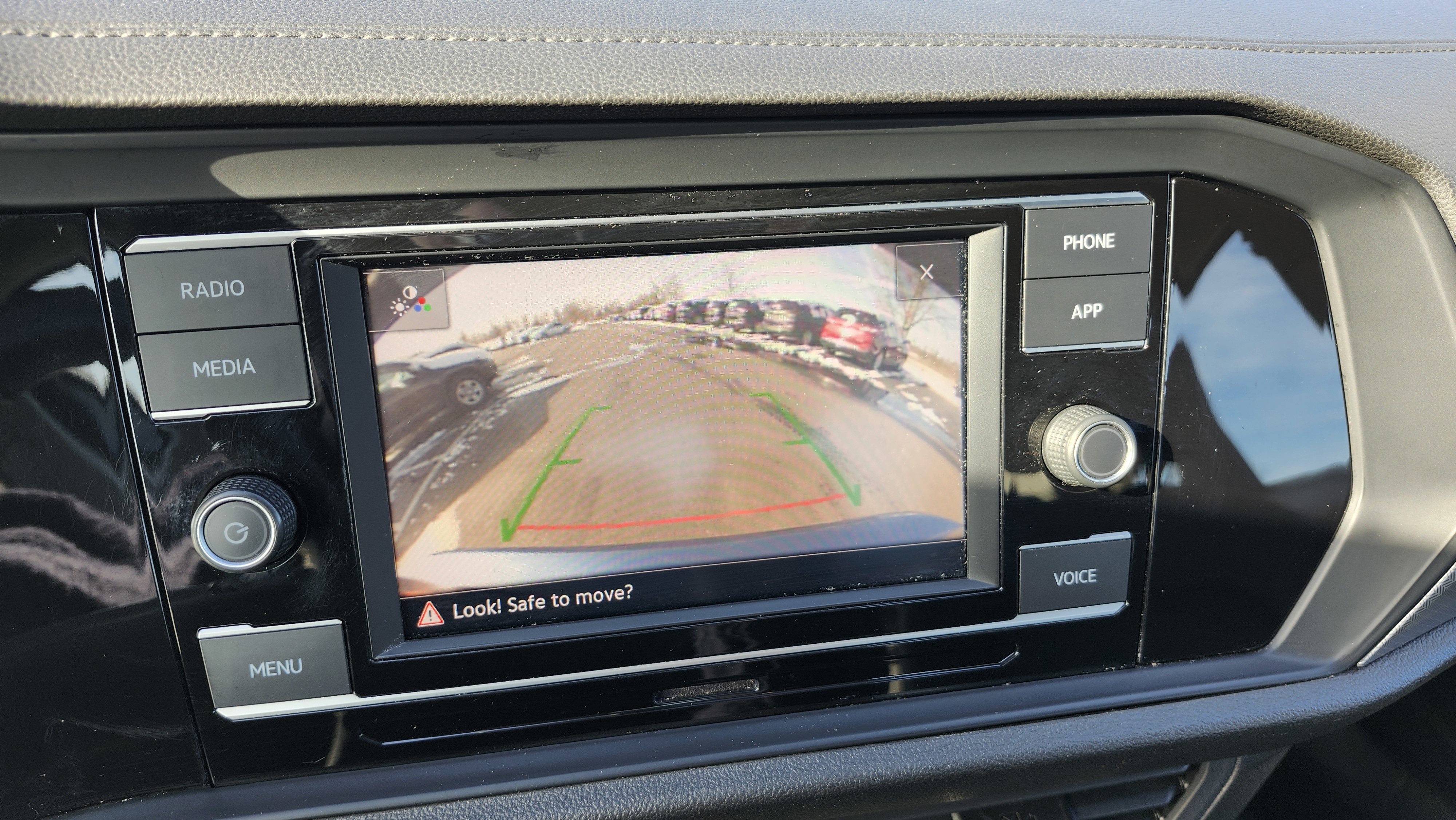 Used 2021 Volkswagen Jetta SE w/ SE Cold Weather Package image 4