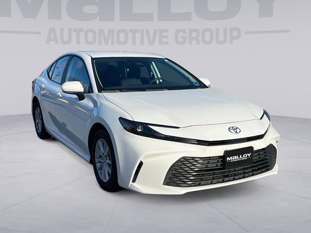 Used 2025 Toyota Camry LE image 7