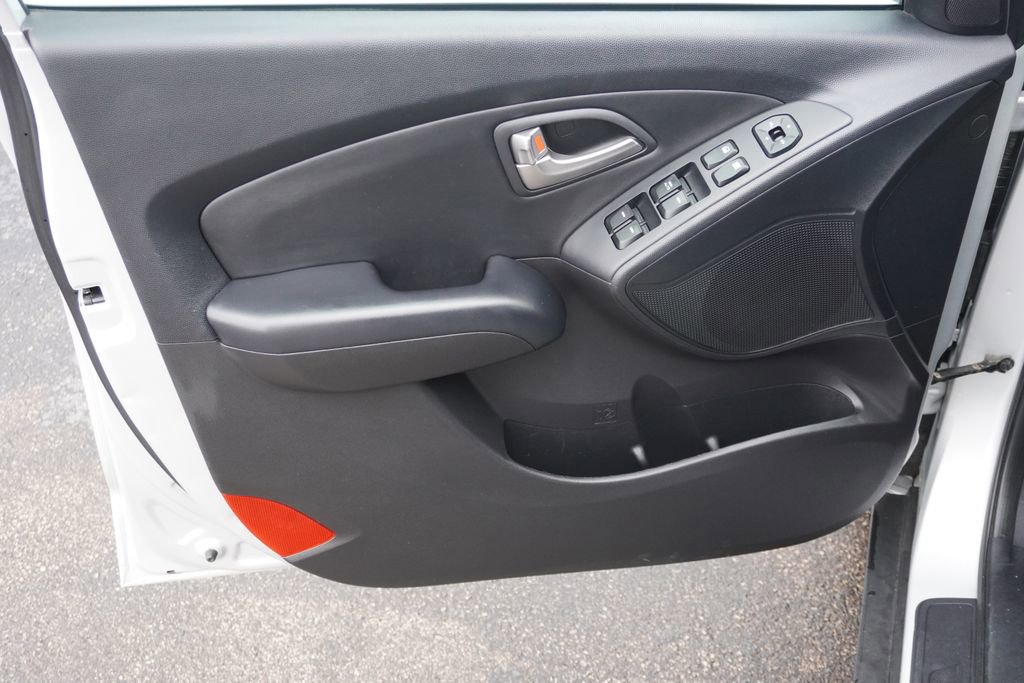 Used 2012 Hyundai Tucson GLS image 10