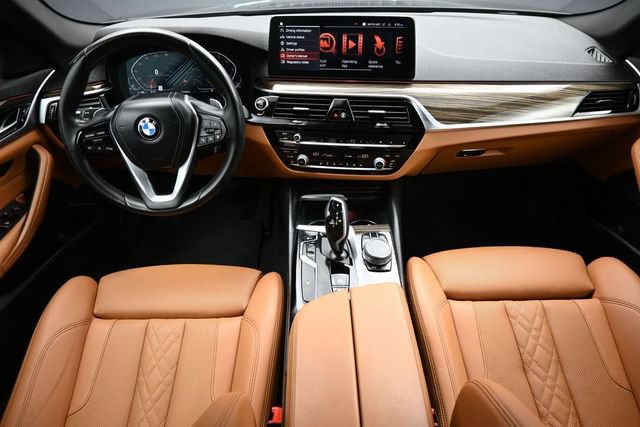 Used 2022 BMW 530i w/ M Sport Package RWD image 11