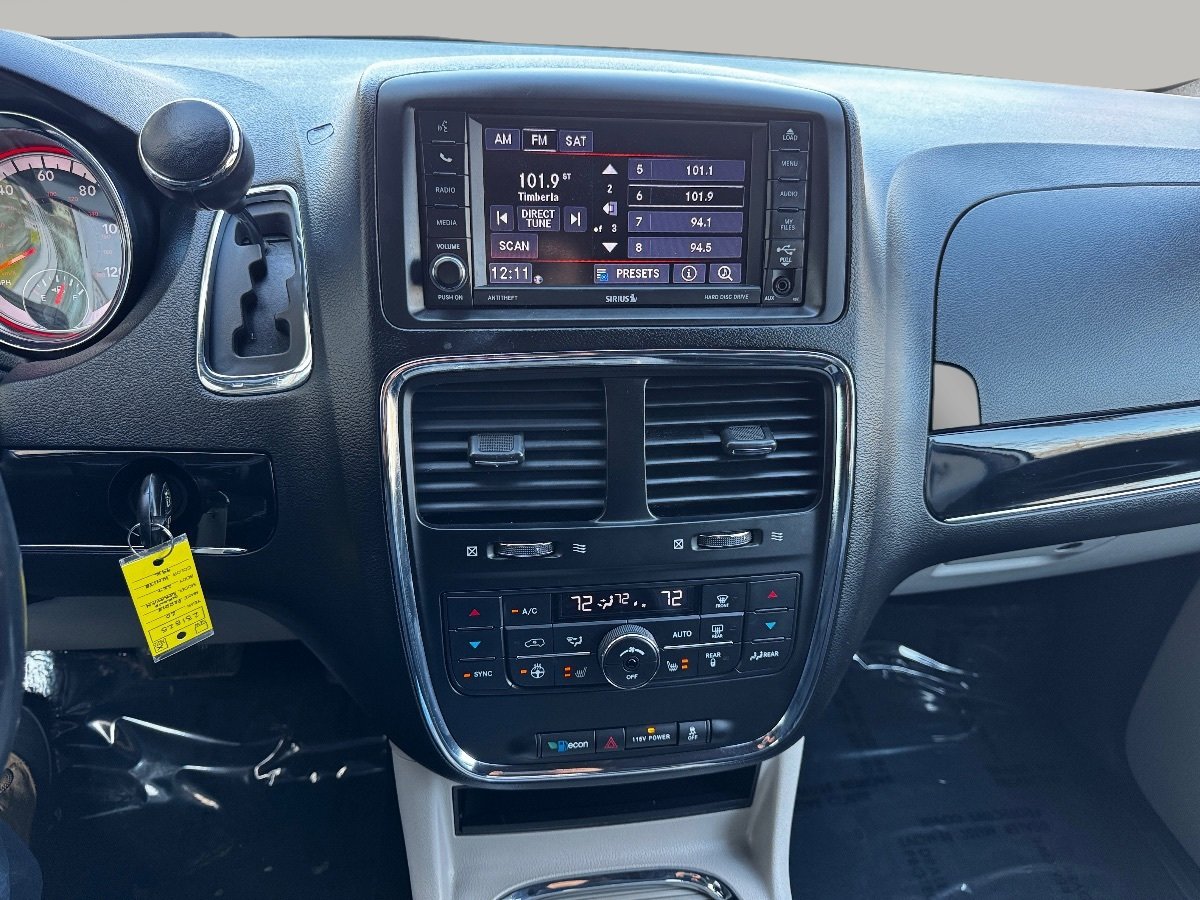 Used 2020 Dodge Grand Caravan SXT w/ Driver Convenience Group image 28