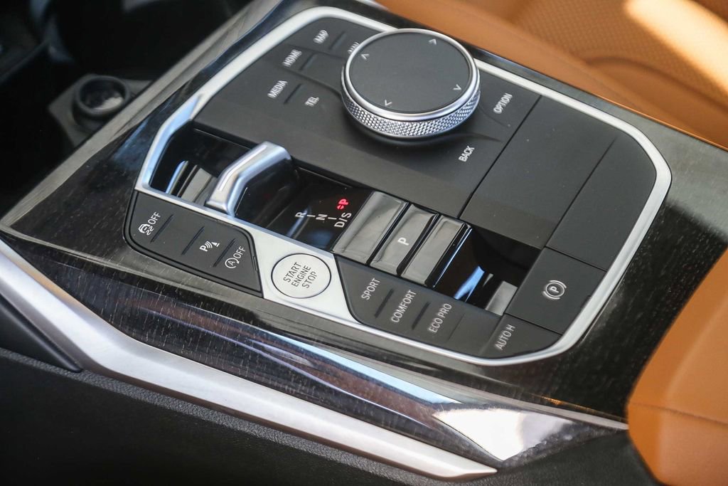 Used 2024 BMW 330i Sedan w/ Convenience Package RWD image 16