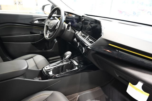 New 2026 Chevrolet Trax ACTIV w/ Sunroof Package FWD image 13