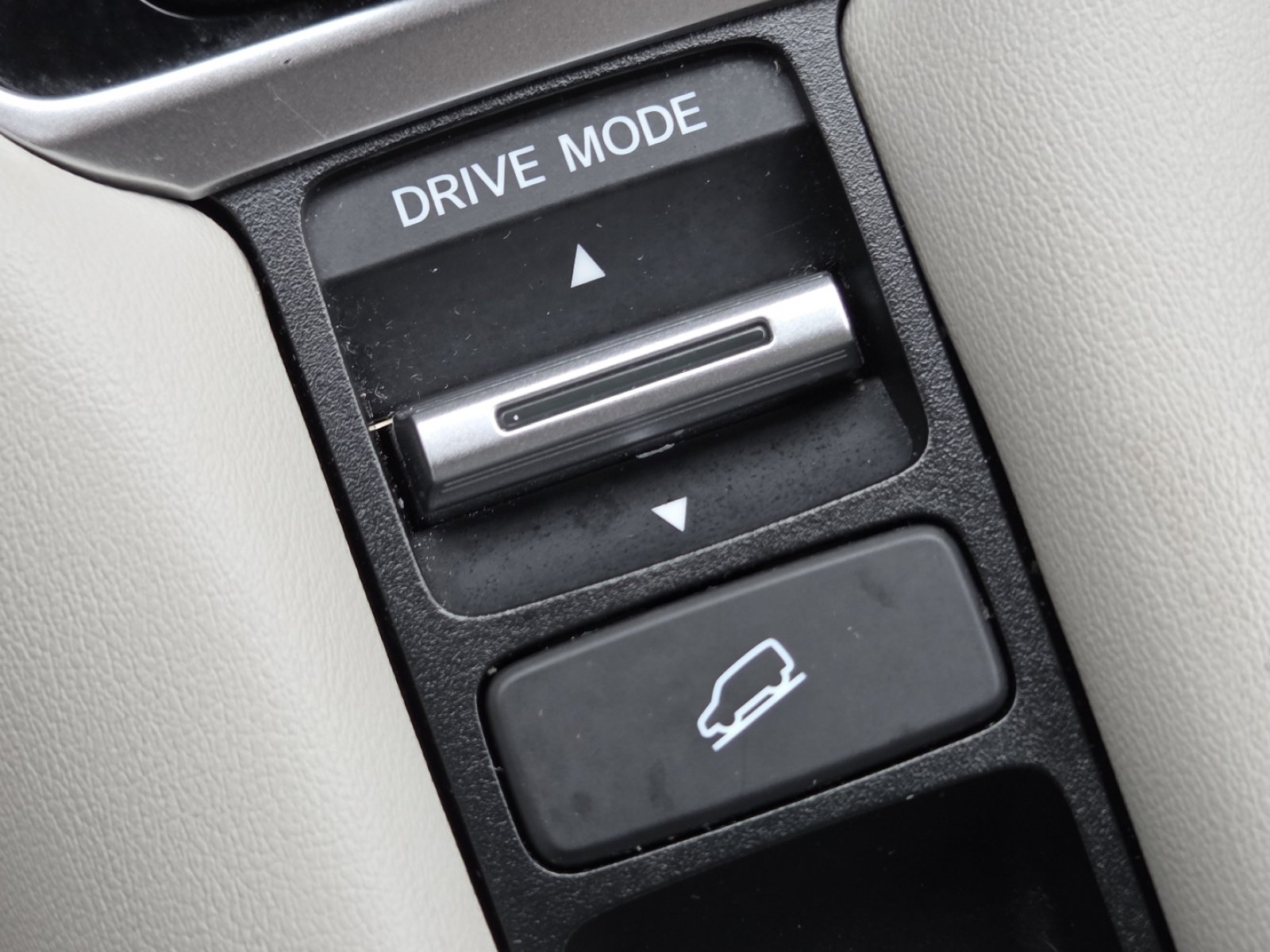 Used 2025 Honda HR-V EX-L image 9