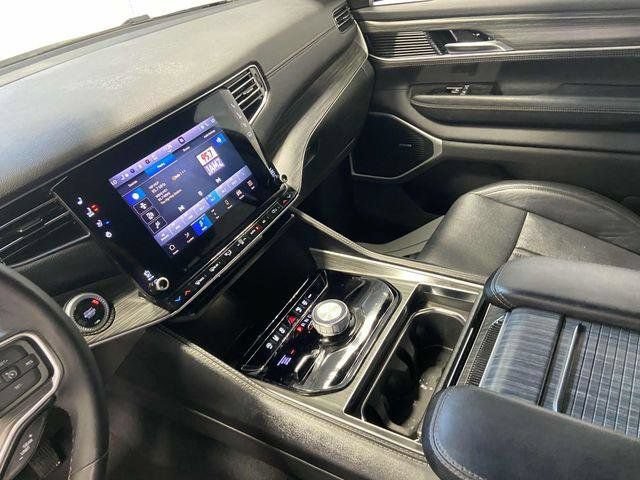 Used 2024 Jeep Wagoneer L Series II w/ Flexible Seating Group AWD/4WD image 16