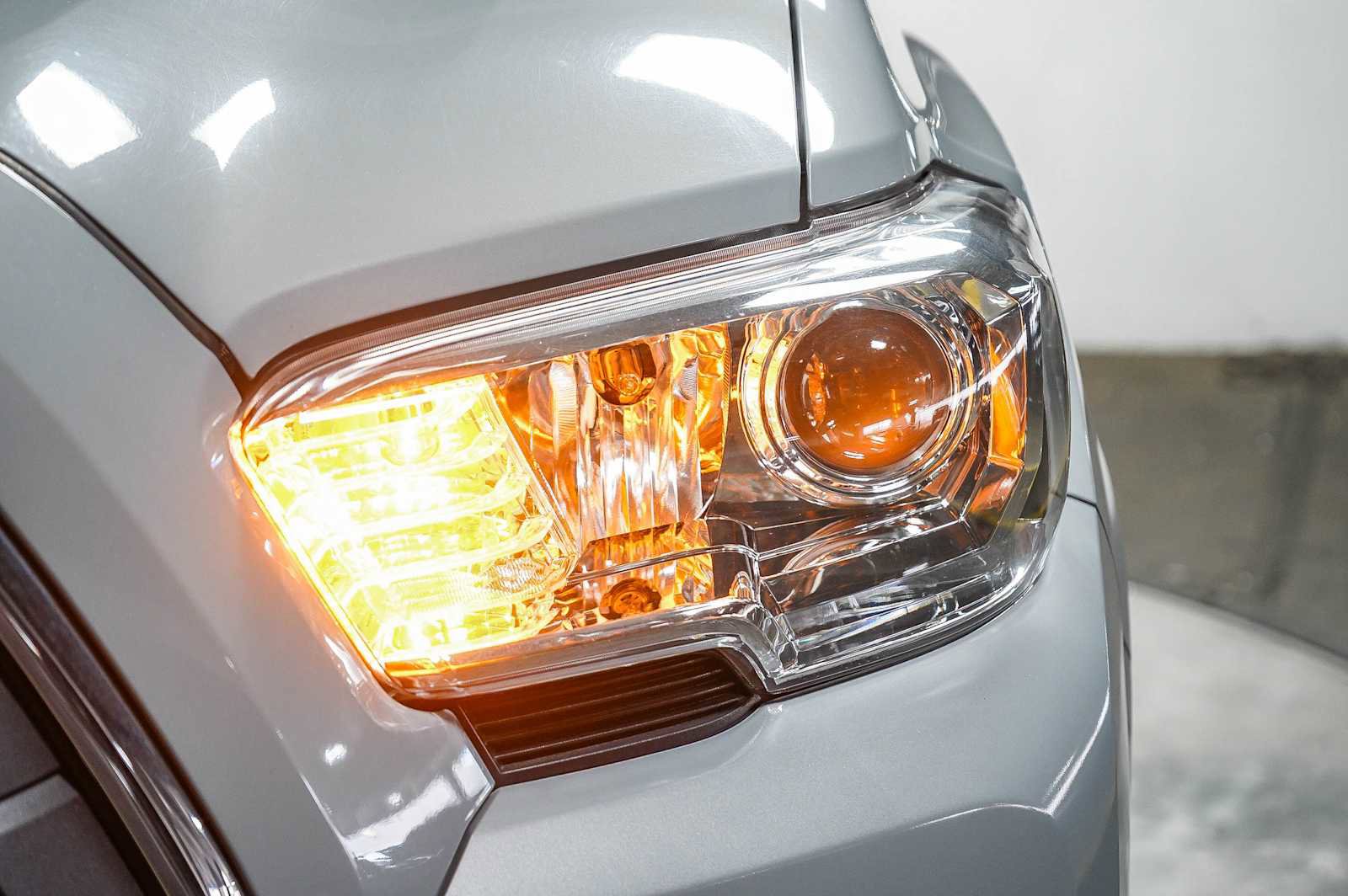 Used 2021 Toyota Tacoma SR5 image 9