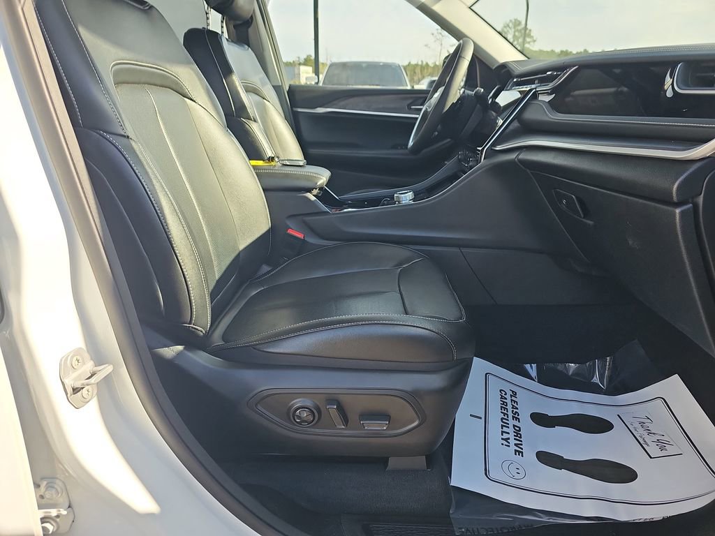 Used 2022 Jeep Grand Cherokee Limited 4xe w/ Luxury Tech Group II image 13