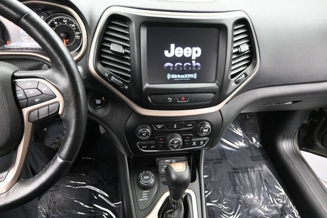 Used 2018 Jeep Cherokee Limited AWD/4WD image 12