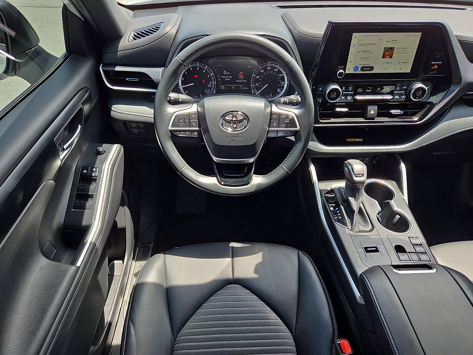 Used 2023 Toyota Highlander XSE FWD image 13