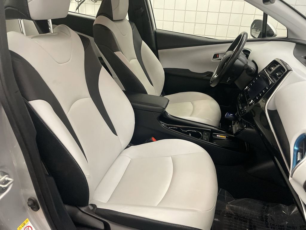 Used 2022 Toyota Prius XLE image 20