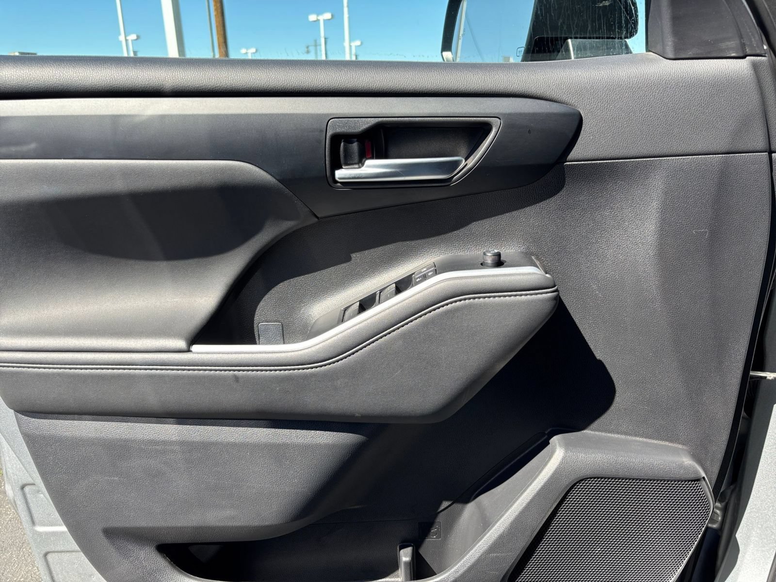 Used 2025 Toyota Highlander XSE AWD/4WD image 15