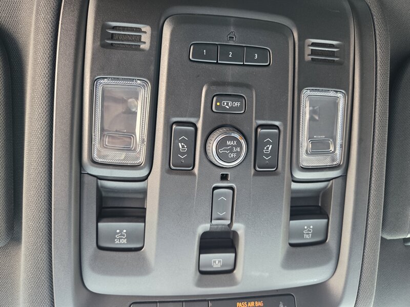 Used 2022 GMC Yukon SLT w/ SLT Premium Package AWD/4WD image 24