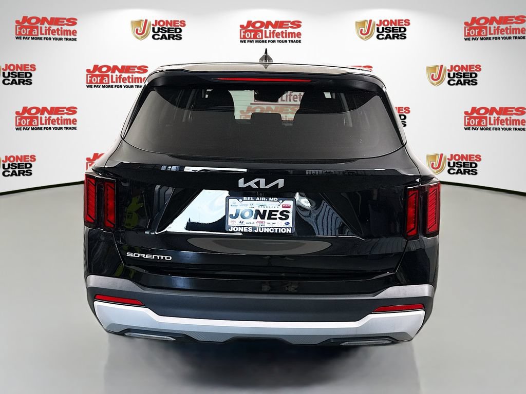 Certified 2025 Kia Sorento LX FWD image 15