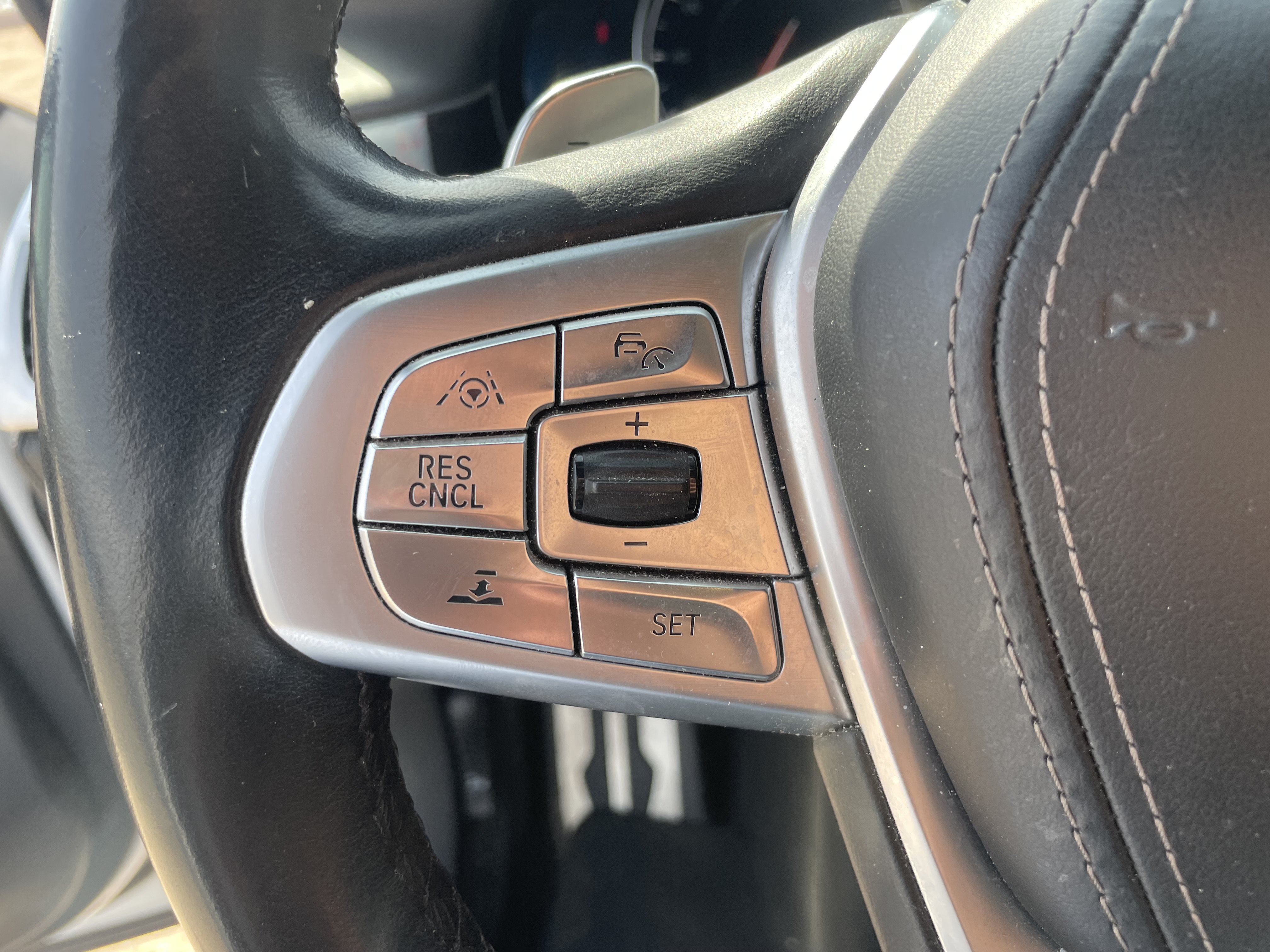 Used 2019 BMW 750i w/ Executive Package RWD image 12