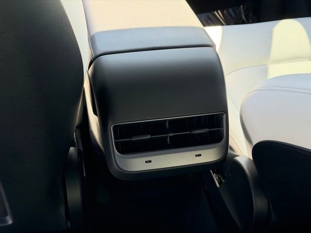 Used 2023 Tesla Model Y Performance image 14