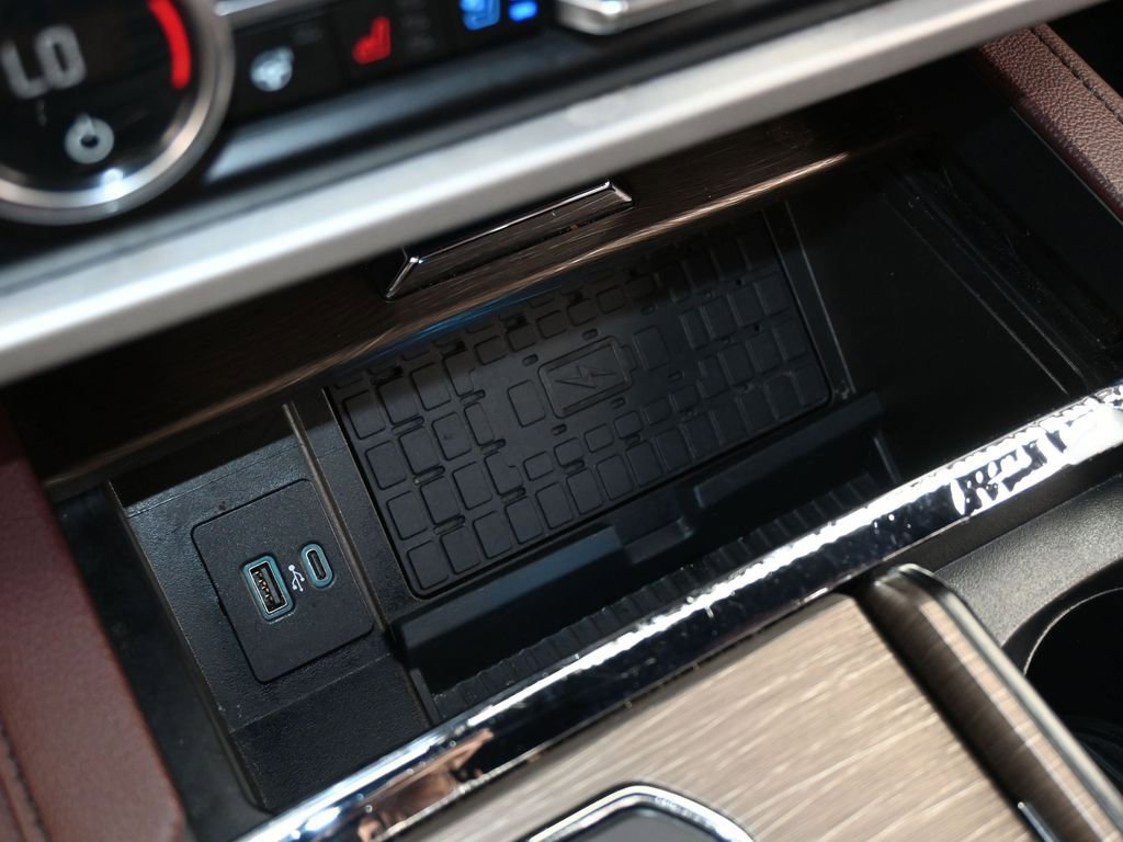 Used 2024 Ford Expedition Limited image 32