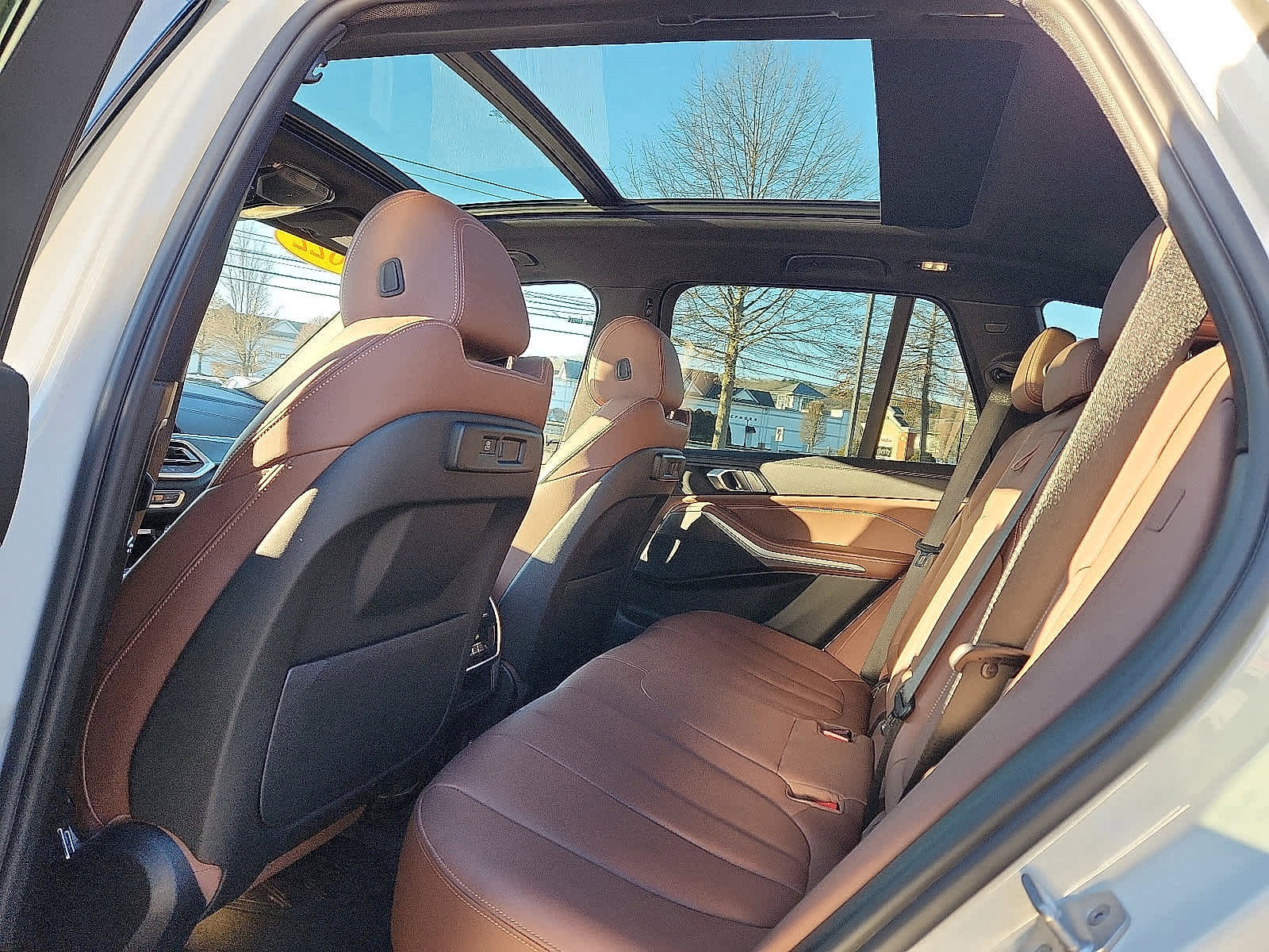 Used 2022 BMW X5 xDrive40i w/ Parking Assistance Package AWD/4WD image 11