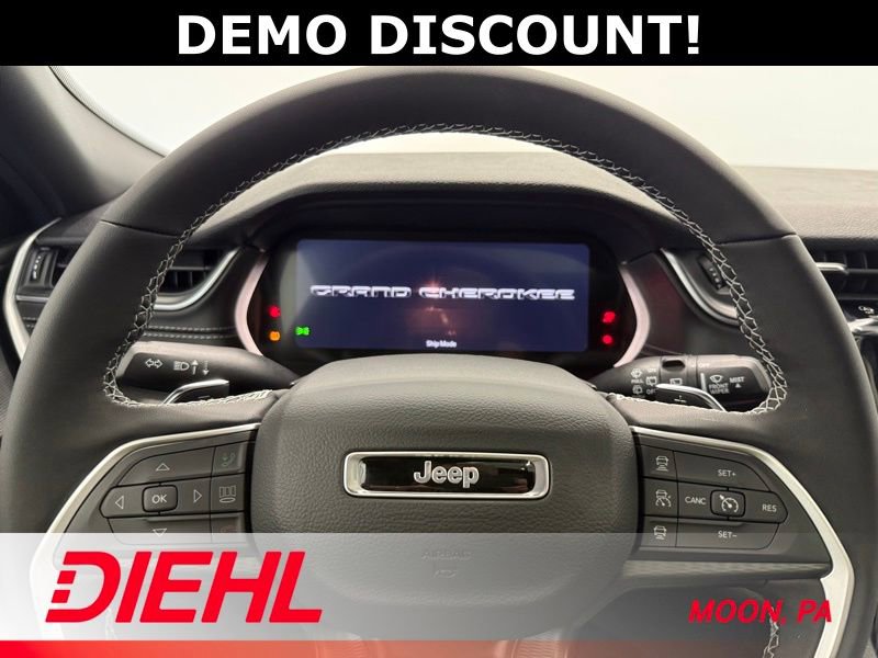 New 2025 Jeep Grand Cherokee Laredo X w/ Luxury Tech Group I AWD/4WD image 24