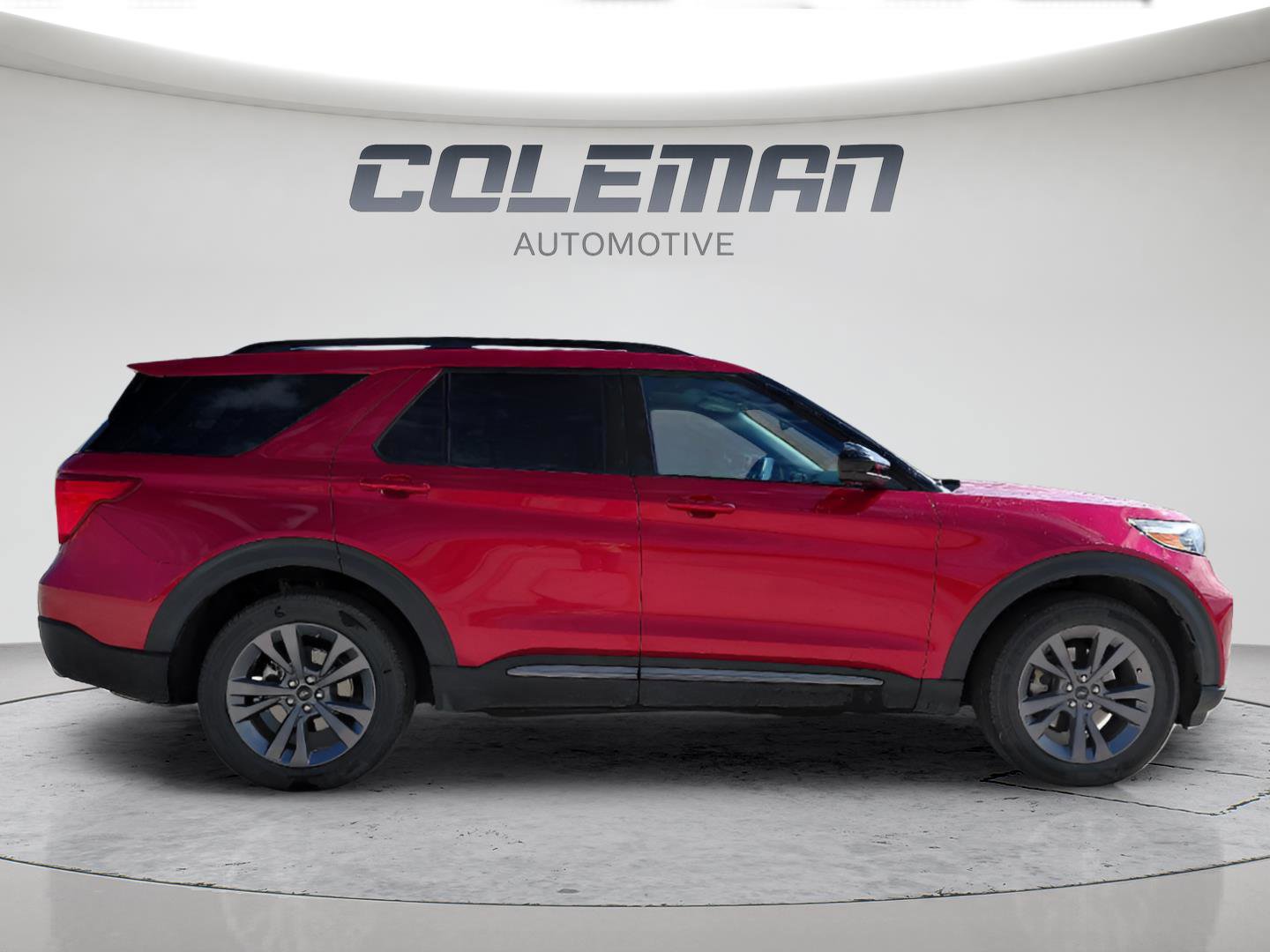 Used 2022 Ford Explorer XLT w/ Equipment Group 202A image 6