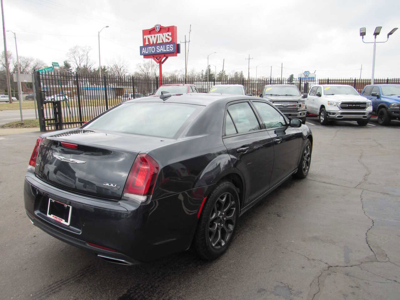 Used 2018 Chrysler 300 S w/ 300S Premium Group image 5