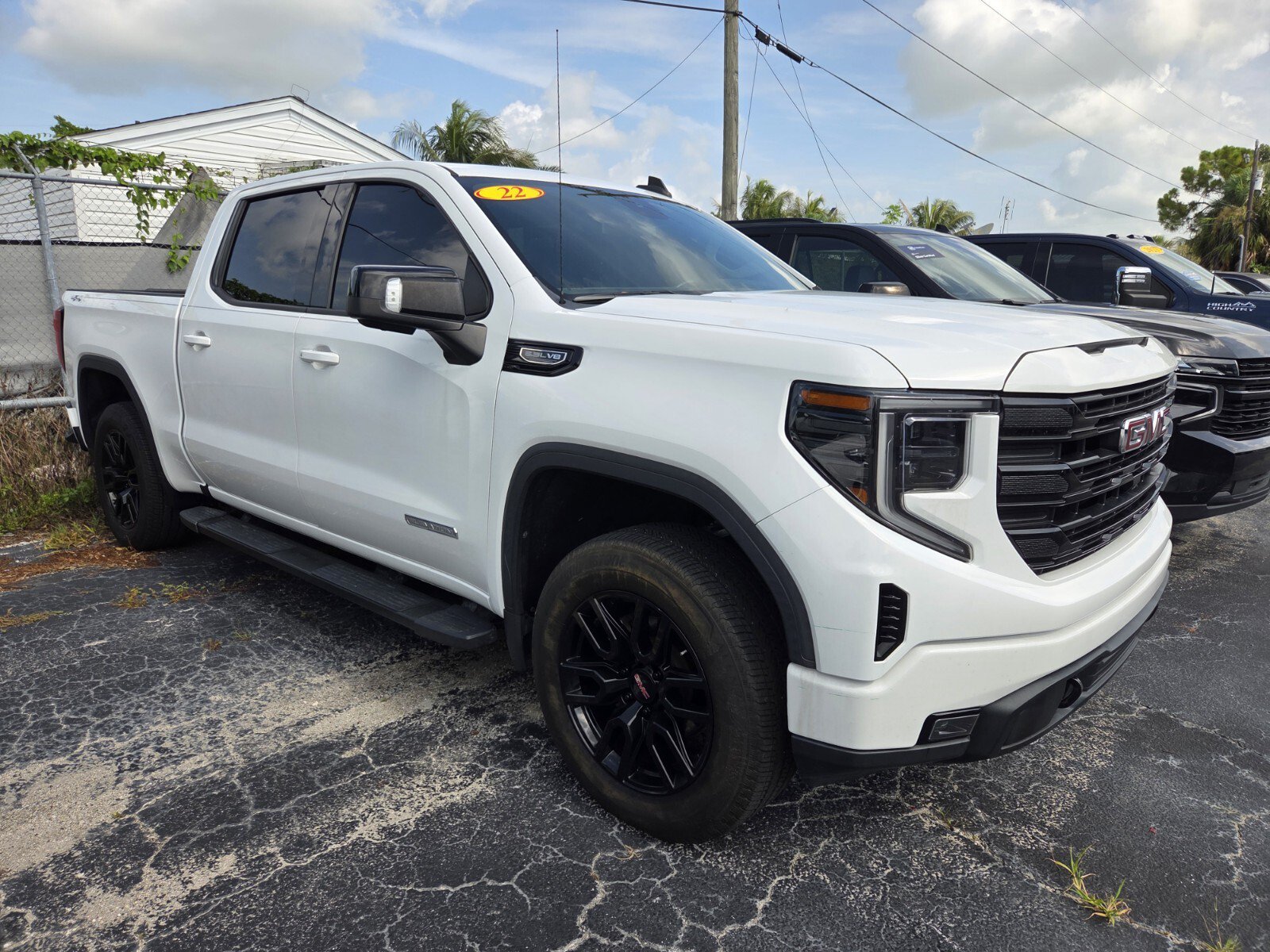 Used 2022 GMC Sierra 1500 Elevation w/ Elevation Premium Package AWD/4WD image 3