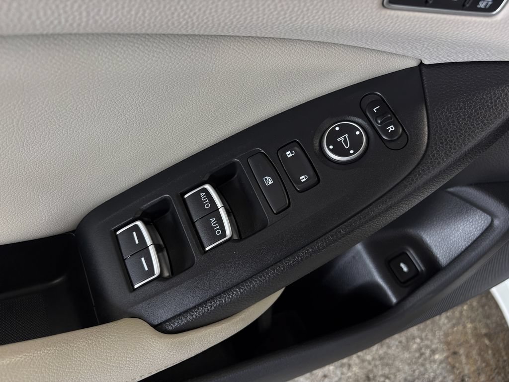 Used 2018 Honda Accord Touring image 11