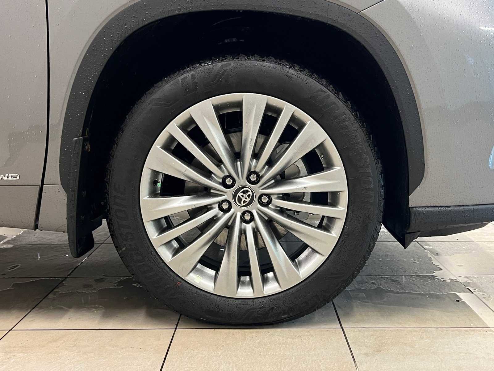 Certified 2025 Toyota Highlander Platinum image 7