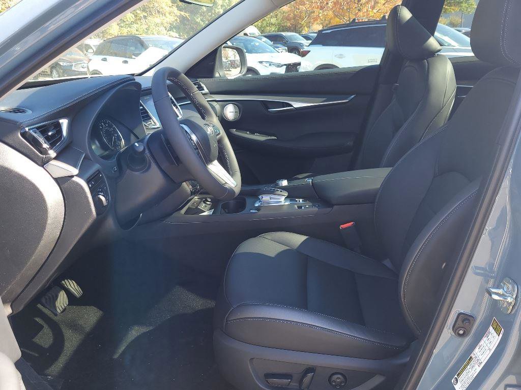 Used 2024 INFINITI QX50 Luxe FWD image 3
