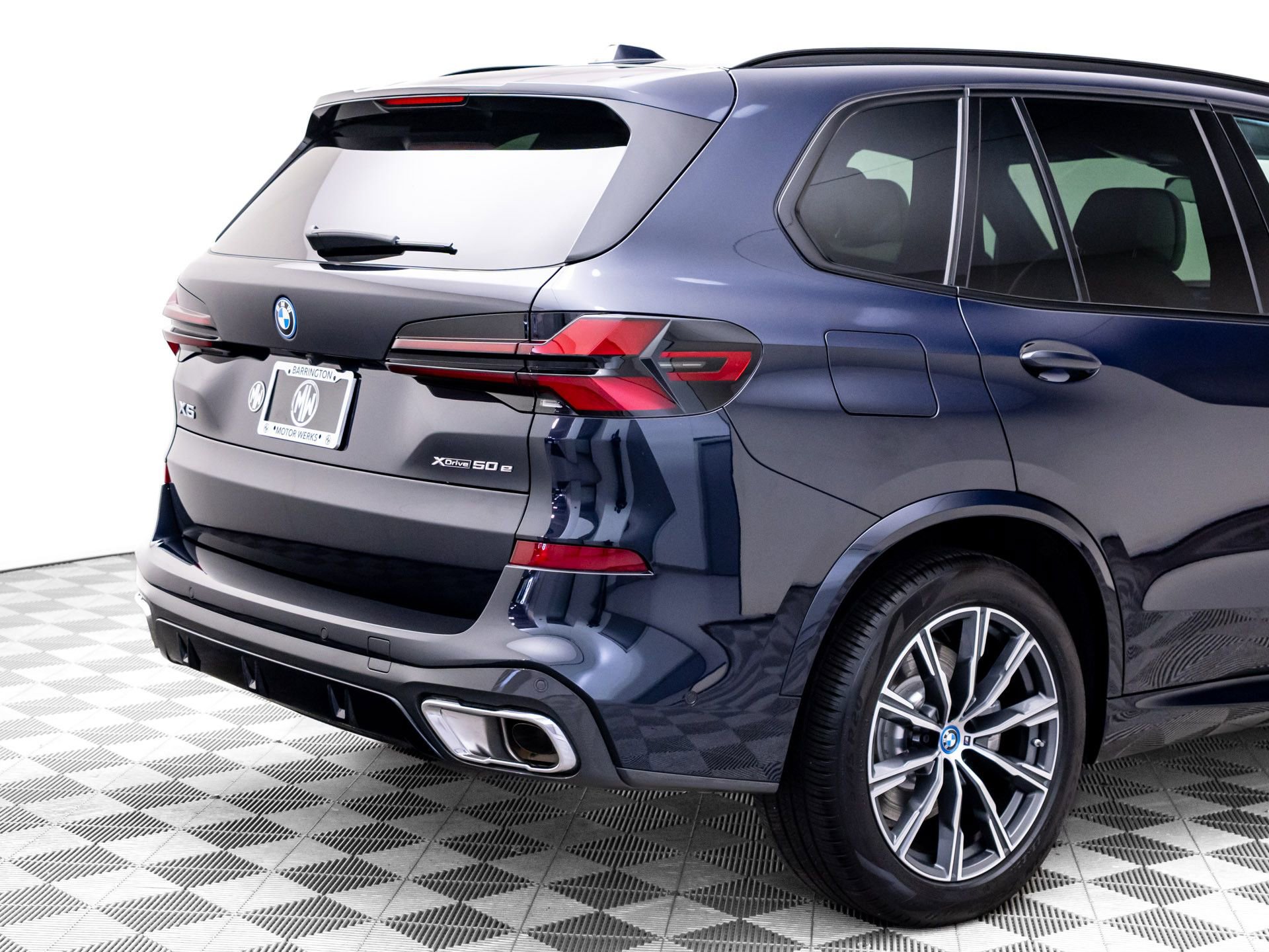 Certified 2025 BMW X5 xDrive50e w/ M Sport Package AWD/4WD image 38