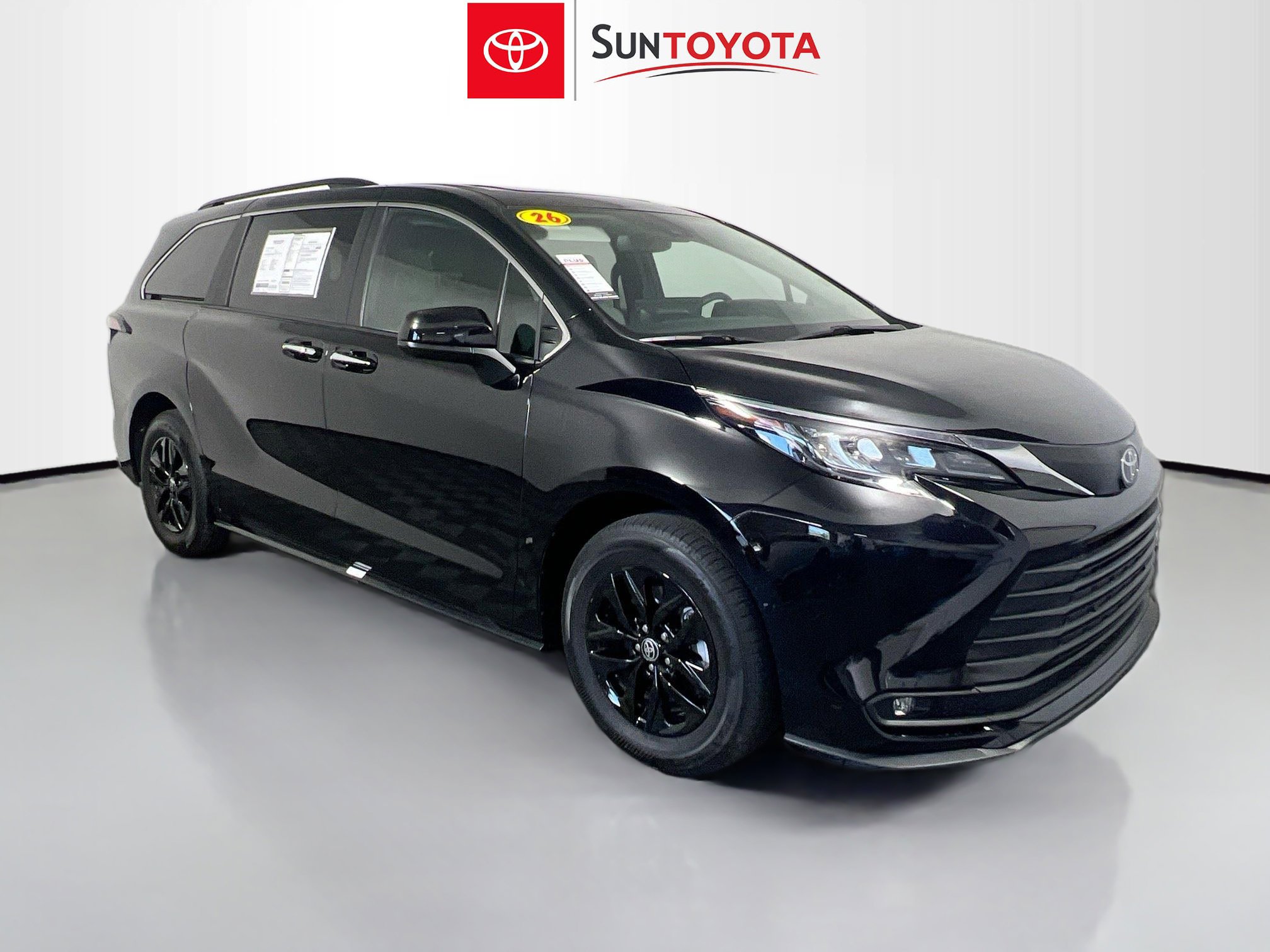 Used 2026 Toyota Sienna XLE FWD image 1