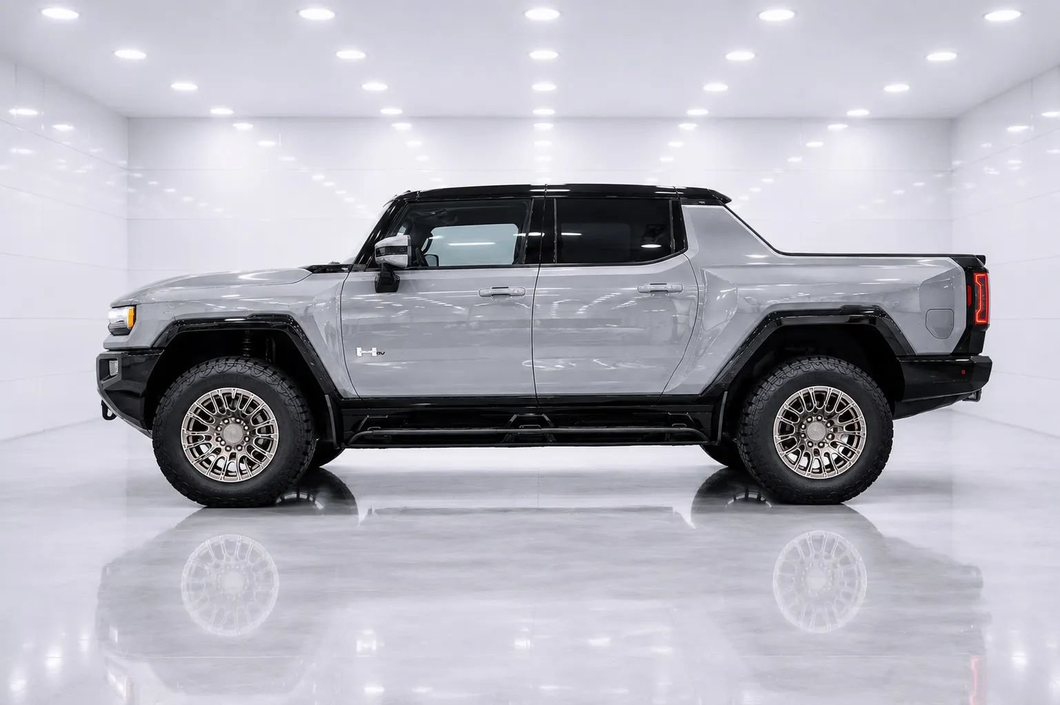 Used 2025 GMC Hummer EV 3X w/ Extreme Off-Road Package AWD/4WD image 2