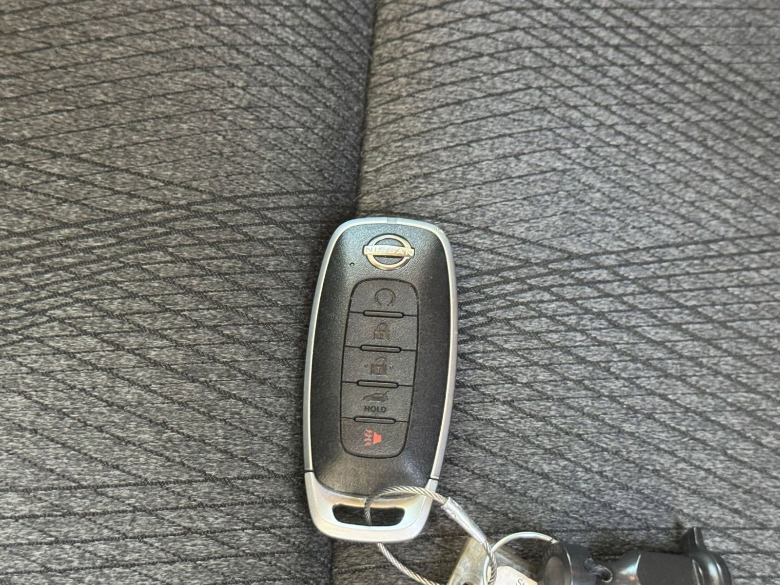 Used 2025 Nissan Rogue SV FWD image 27