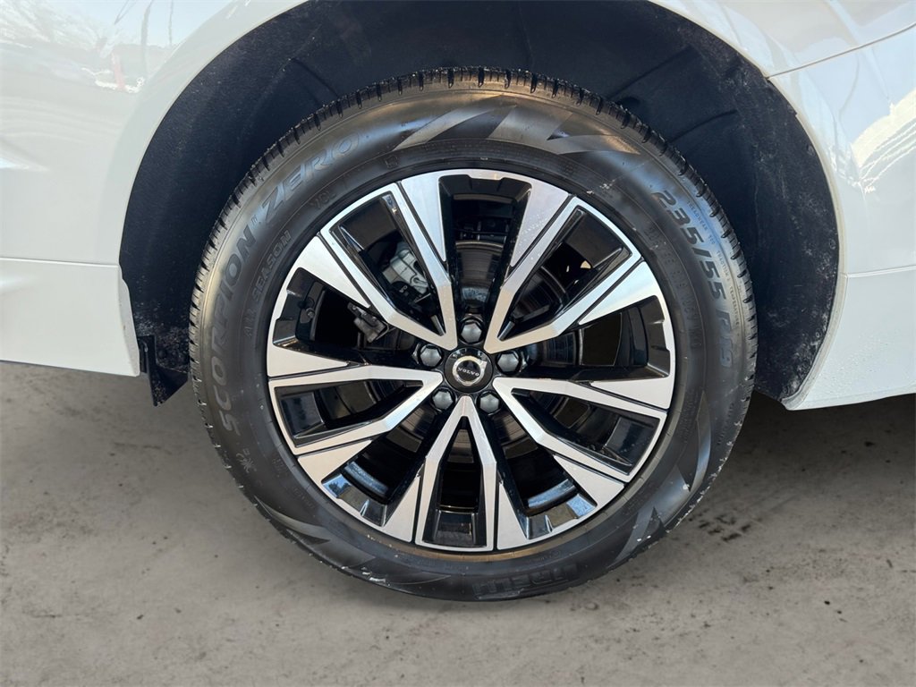 Certified 2025 Volvo XC60 B5 Plus image 7