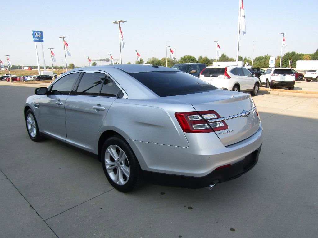 Used 2015 Ford Taurus SEL image 7