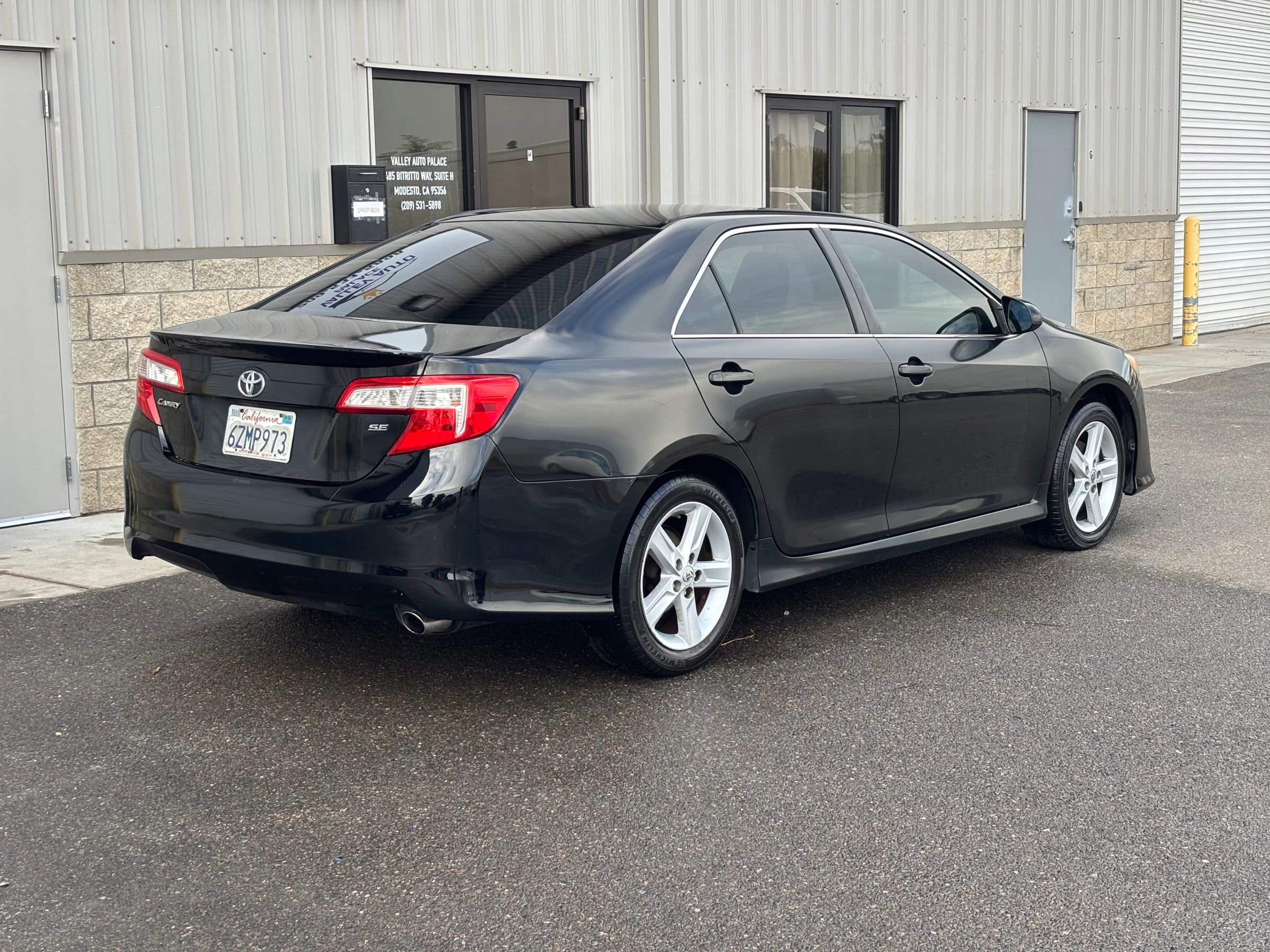 Used 2013 Toyota Camry SE image 3