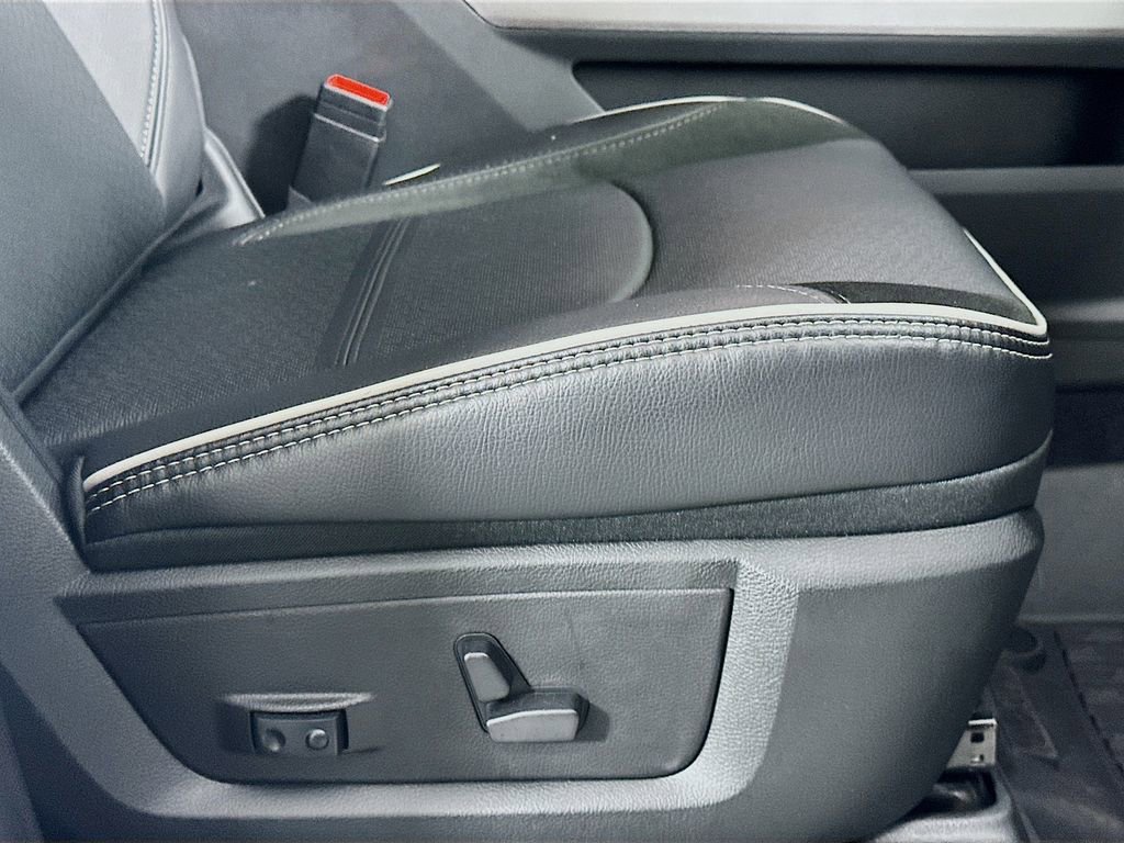 Used 2025 RAM 3500 Laramie image 23