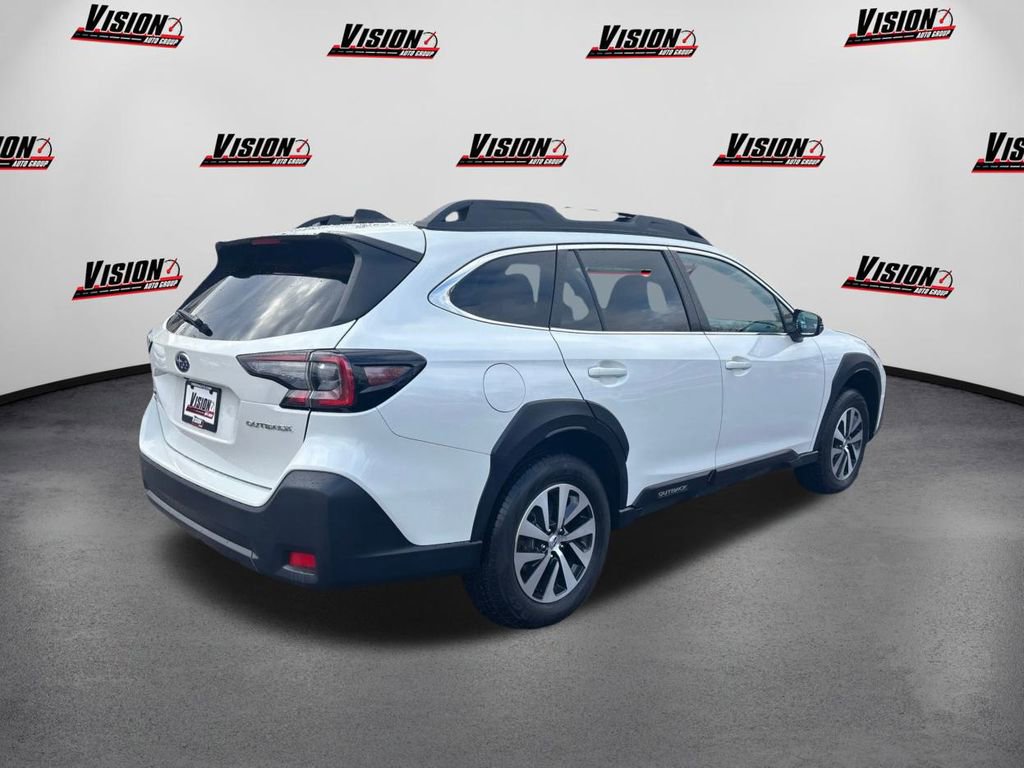 Used 2023 Subaru Outback Premium image 5