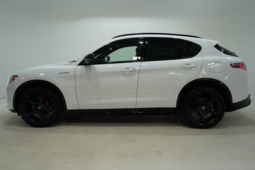 Used 2024 Alfa Romeo Stelvio Veloce AWD/4WD image 4