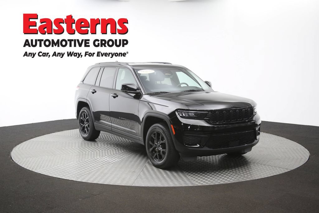 Used 2025 Jeep Grand Cherokee Altitude AWD/4WD image 52