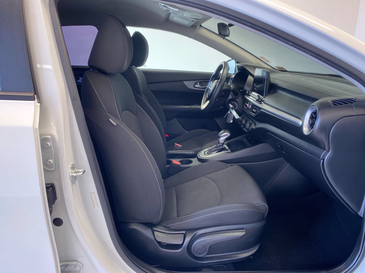 Used 2020 Kia Forte LXS FWD image 28