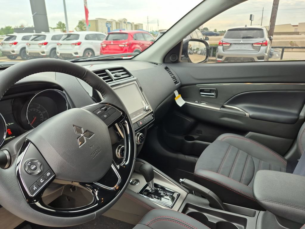 Used 2025 Mitsubishi Outlander Sport SE image 11