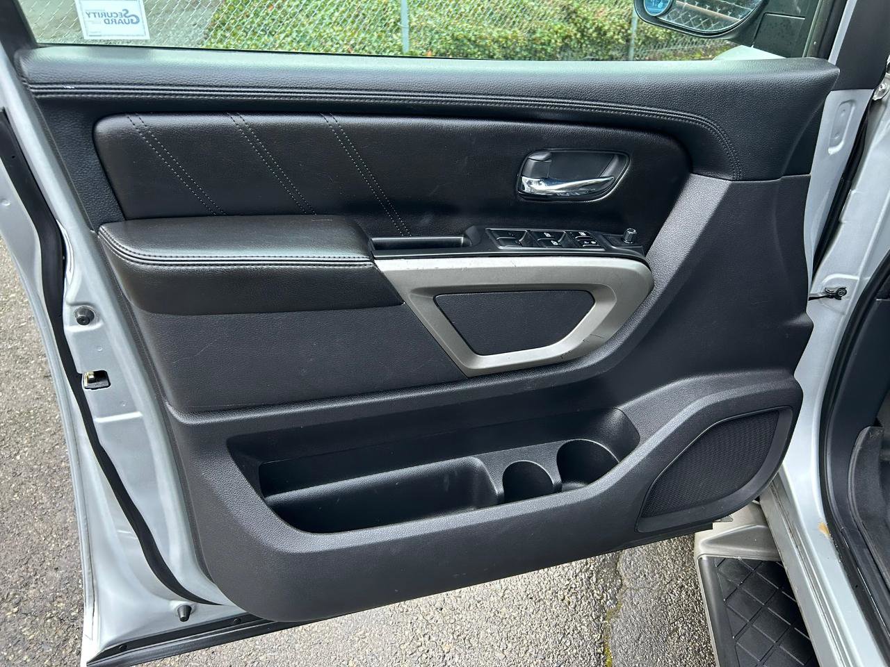 Used 2015 Nissan Armada SV AWD/4WD image 9