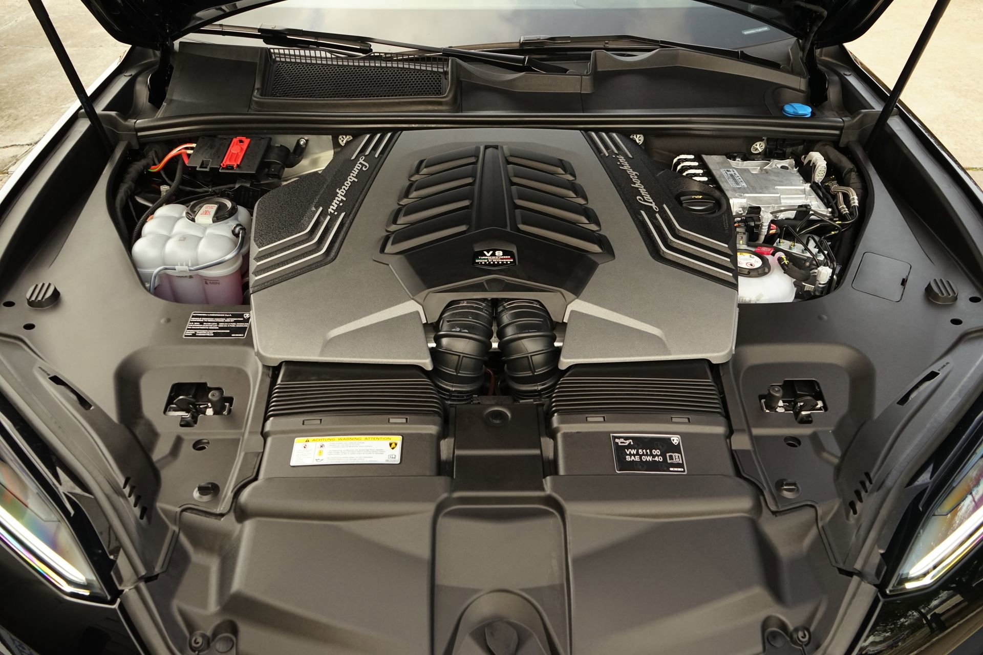 Used 2026 Lamborghini Urus SE AWD/4WD image 32