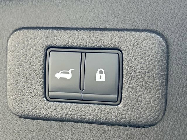 Used 2024 Nissan Armada Platinum w/ Captain's Chairs Package image 14