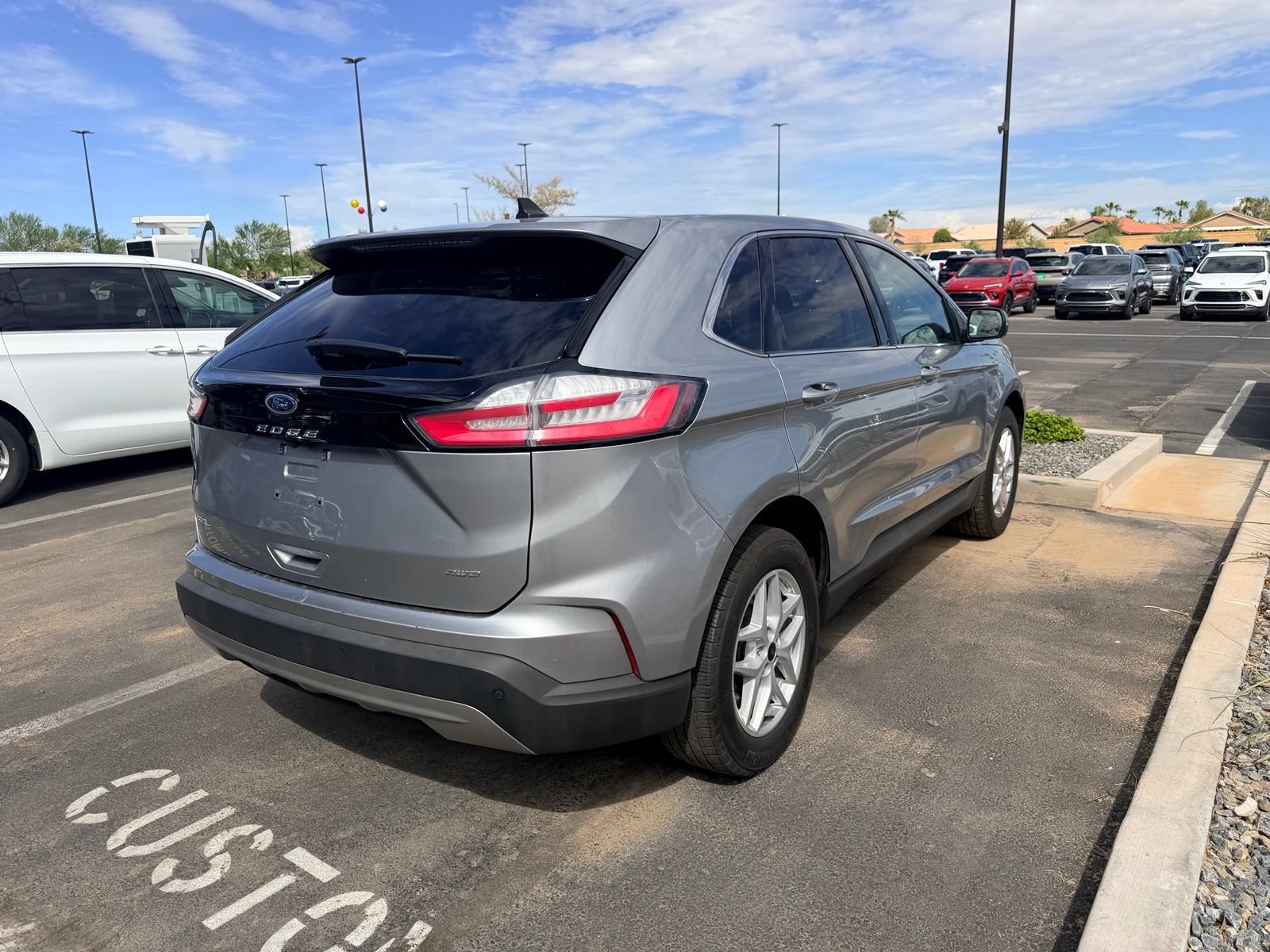 Used 2024 Ford Edge SEL AWD/4WD image 3