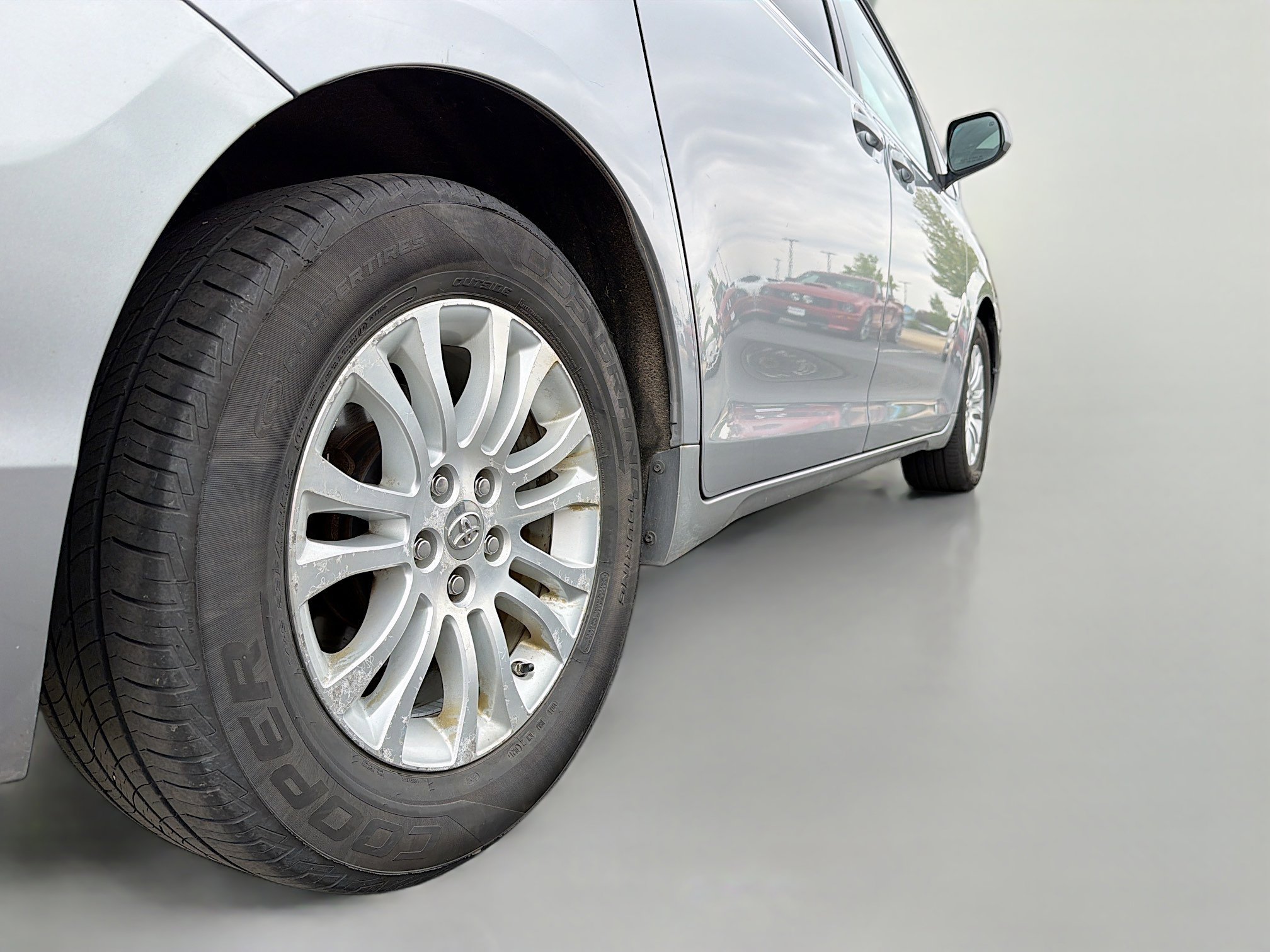 Used 2012 Toyota Sienna XLE FWD image 16