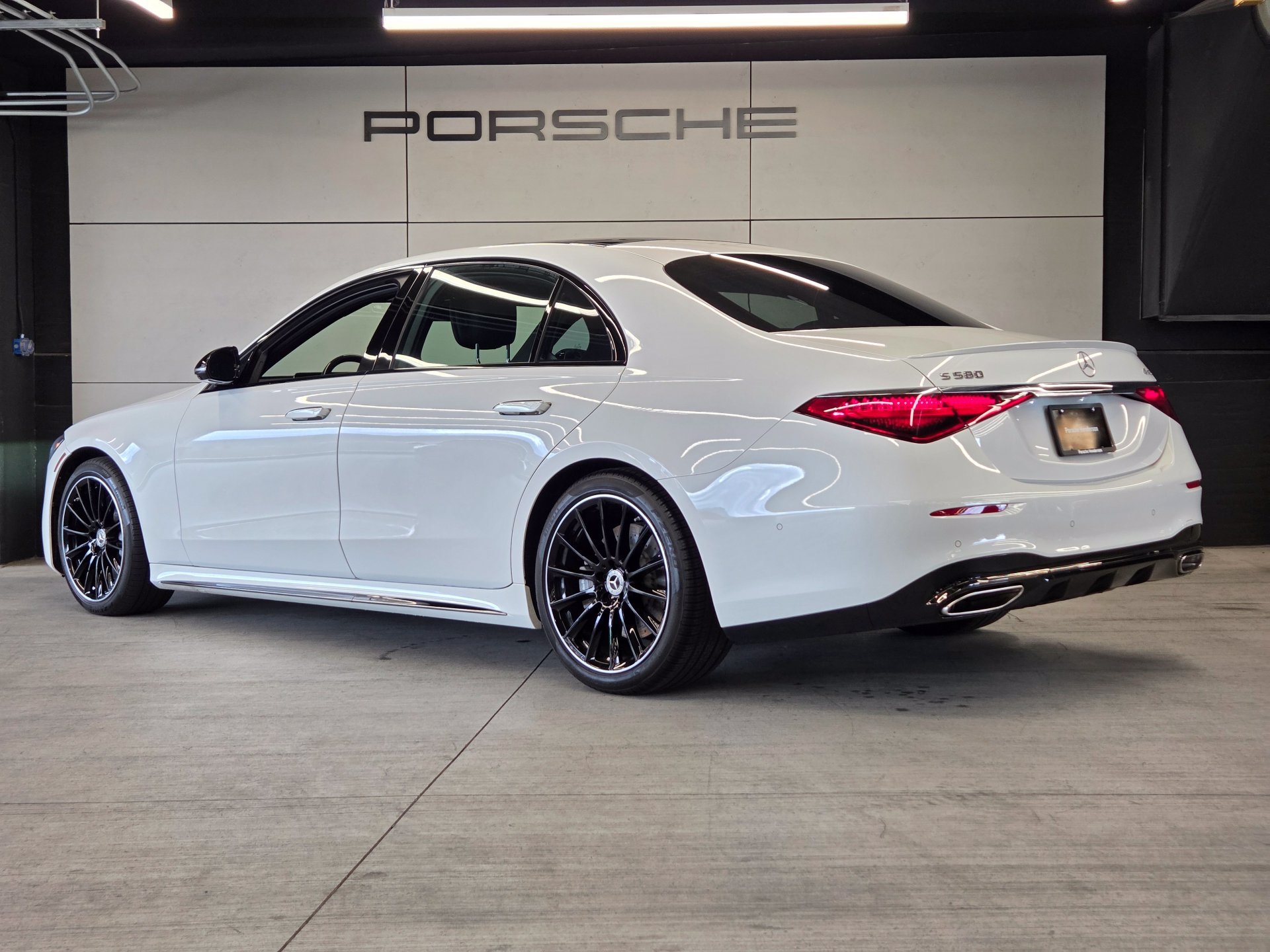 Used 2024 Mercedes-Benz S 580 4MATIC Sedan image 3