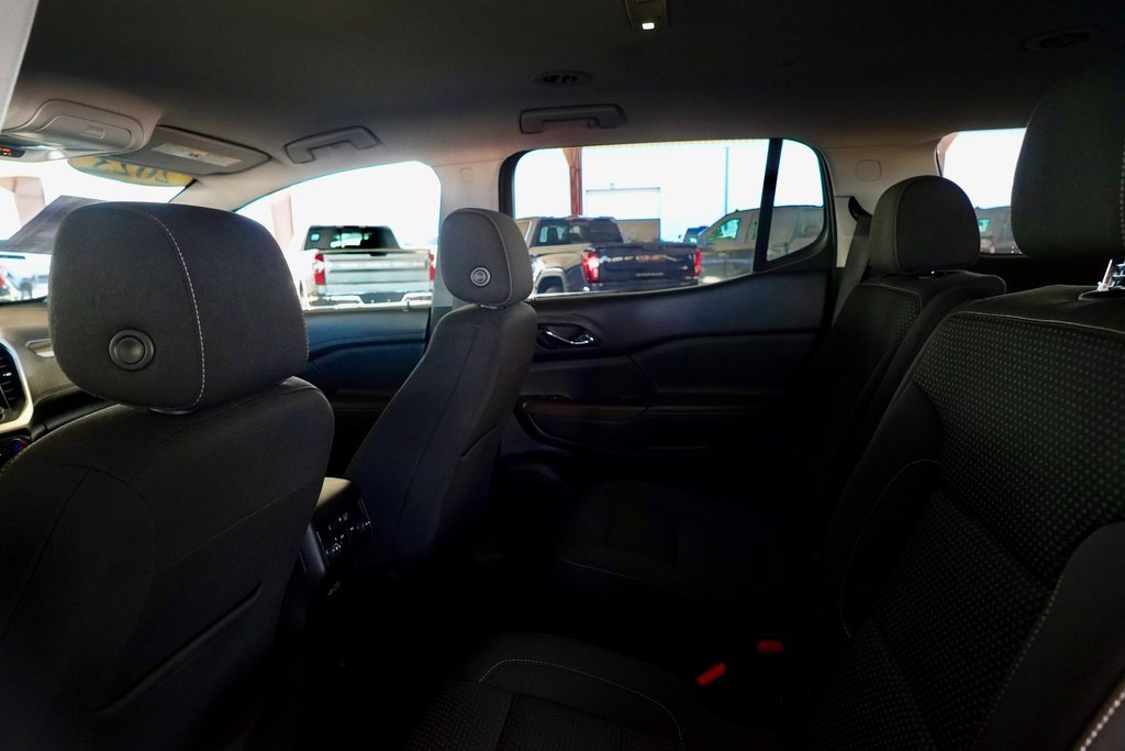 Used 2023 GMC Acadia SLE image 3