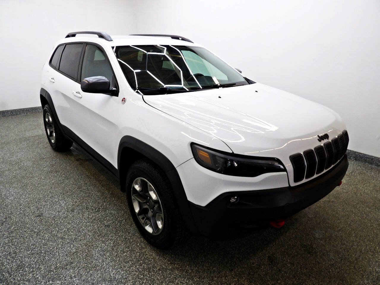 Used 2019 Jeep Cherokee Trailhawk AWD/4WD image 3